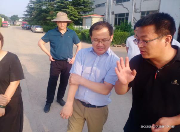 1659574751498195.bmp 工作快訊55期 體系崗位科學家在威海涉果企業(yè)考察調(diào)研并指導(dǎo)工作.bmp